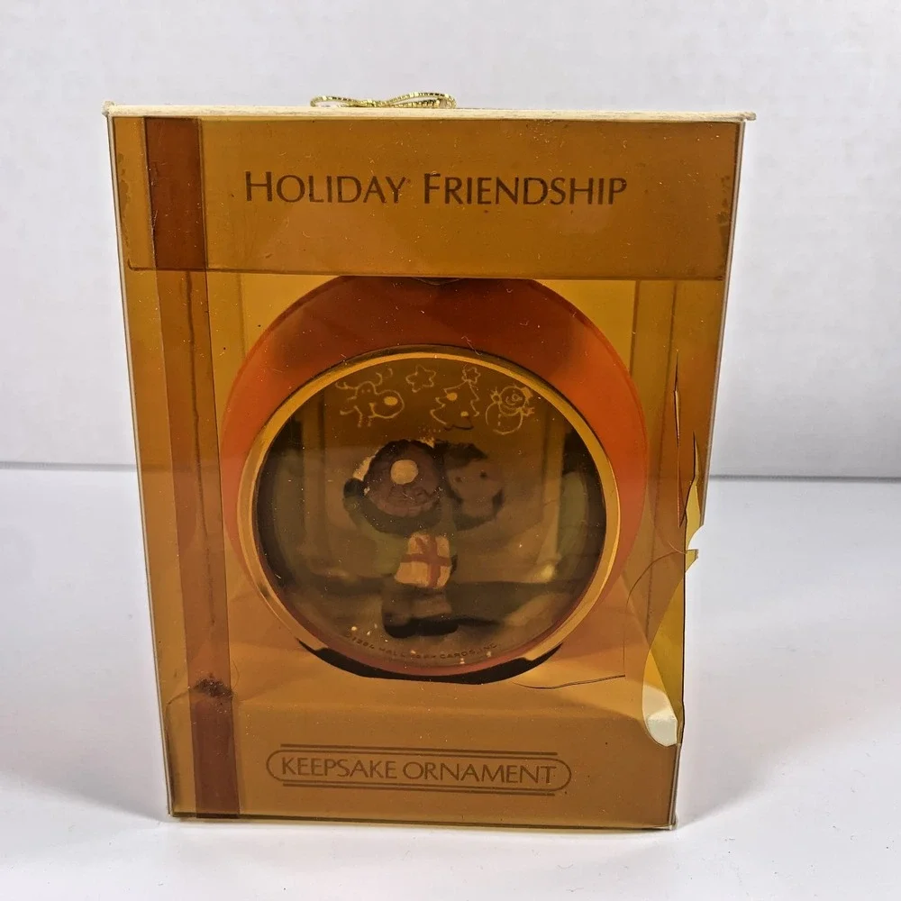 1984 Holiday Friendship Friends Peek‎ Thru Hallmark Ornament 3D Diorama